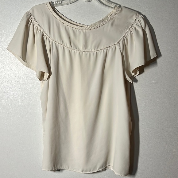 3/$20 Loft Cream Short Butterfly Sleeve Top Size Medium - Picture 1 of 6